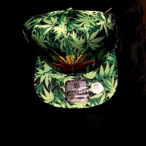 Headlines “Cali Swag” Snap Back